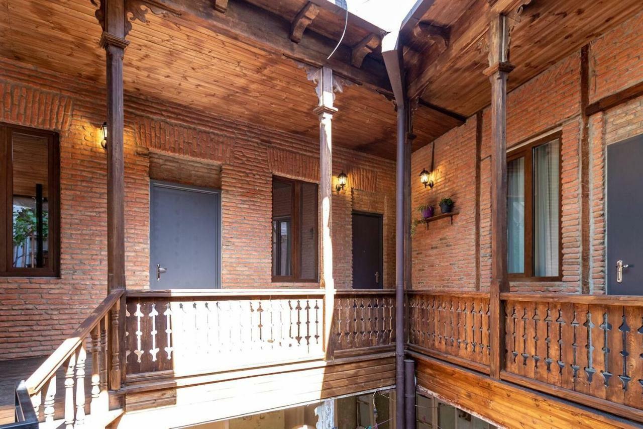 Modern Studio Near Rustaveli Ave - By Wehost Tbilisi Exterior photo